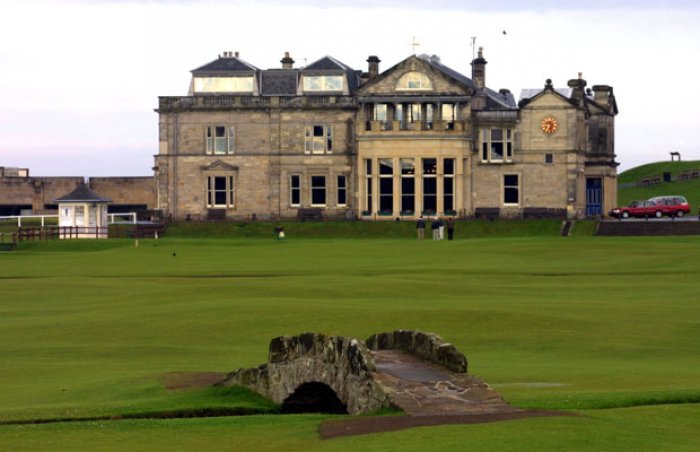 Hotel v St. Andrews se brání před golfisty