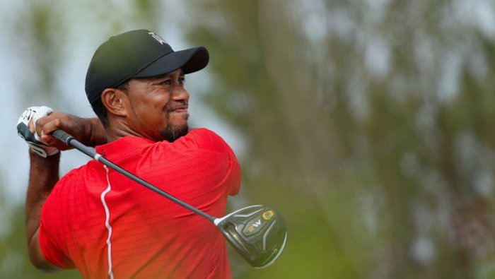 Woods nepředal trofej. Omezení od lékařů platí