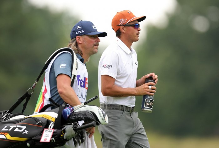 Fowler změnil caddieho i putter a je ve hře o senzační postup do dalšího týdne