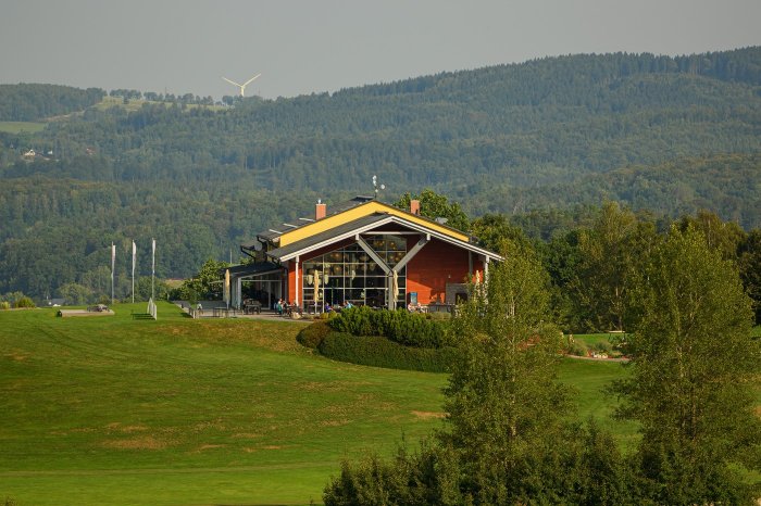 Benátská Open Golf 2024: Tradice, hudba a golf pod Ještědem