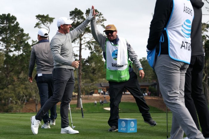 McIlroy a Lowry na úvod Pebble Beach trefili eso, jen ránu na lídra Henleyho ztrácí mizerně hrající Hovland