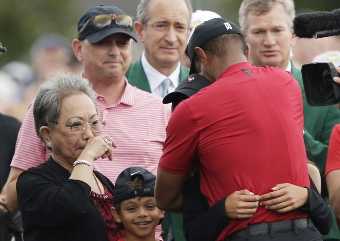 Ještě před týdnem společně na TGL hýřili úsměvy. Tiger Woods přišel o milovanou maminku